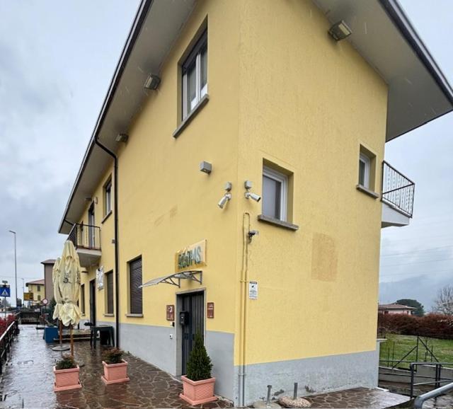Airuno Rooms Eksteriør bilde